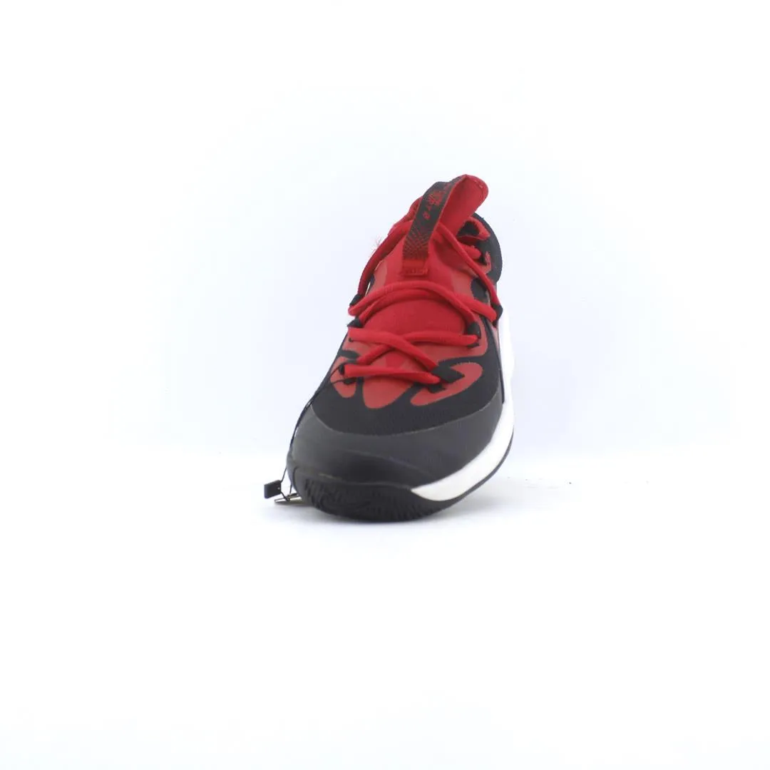 NIKE FUTURE COURT 2